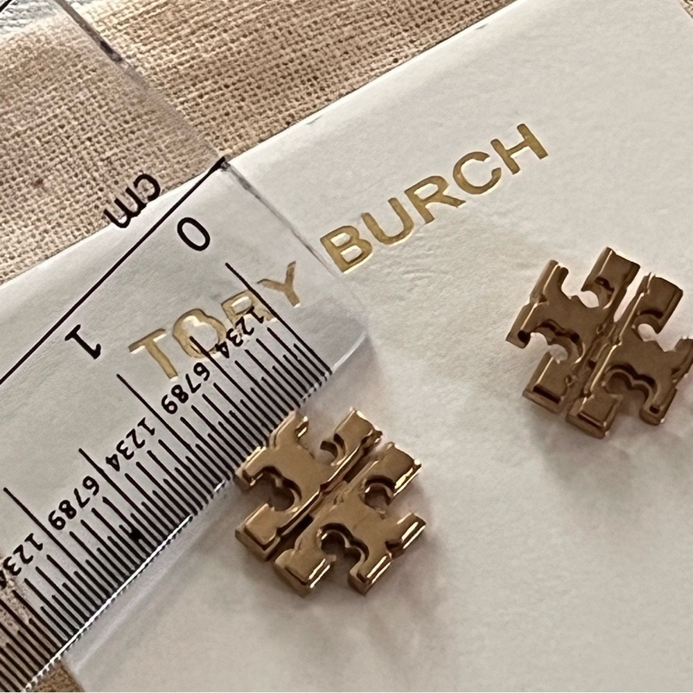 TORY BURCH• Small Logo Earrings - Picture 5 of 15